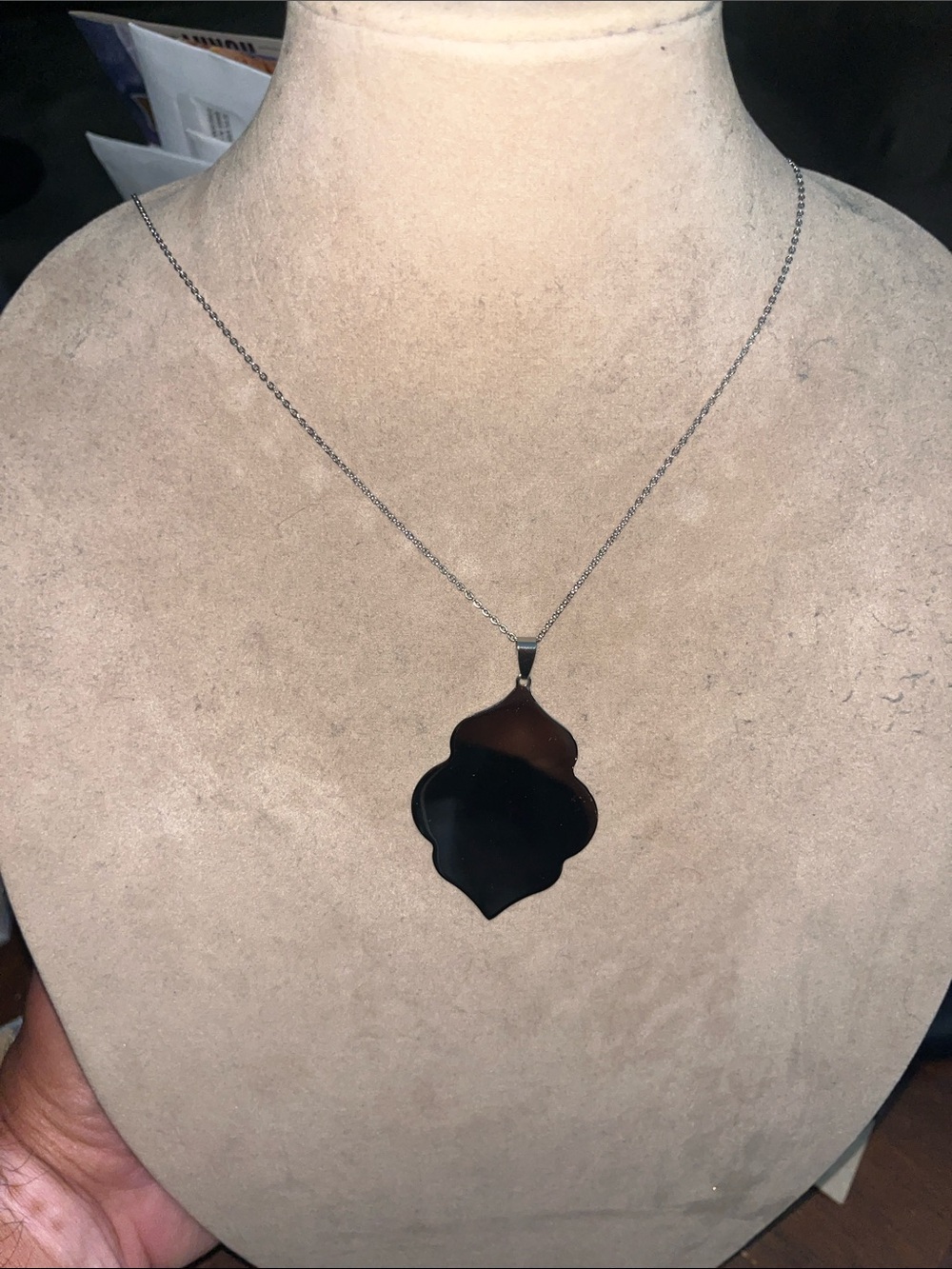 Silver tone style  Pendant Necklace - Women Jewelry/ NWT